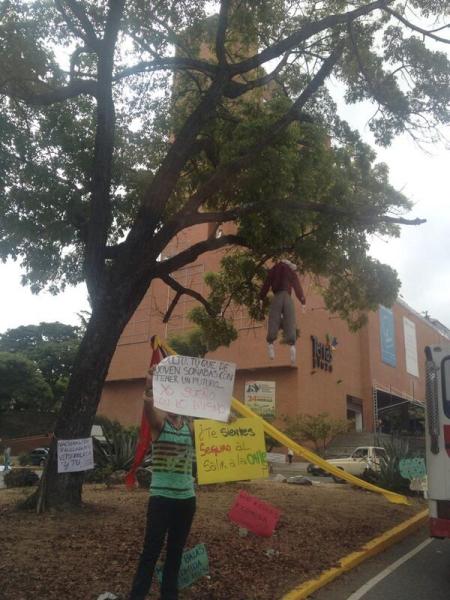 Manifestantes Terras Plaza