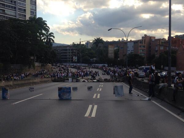 Así está trancada la Prados del Este este 02 de marzo (Fotos)