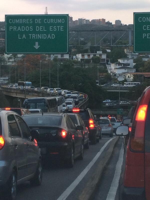 Autopista Prados del Este totalmente colapsada (Foto)