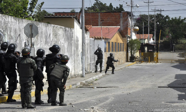 Disparan contra manifestantes tornillos, clavos y tuercas