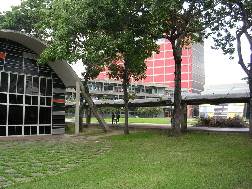 Detonan niple en la Escuela de Psicología de la UCV