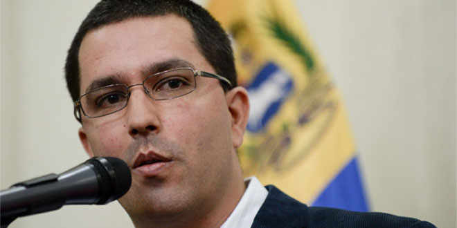 Arreaza: Estudiantes opositores no han asistido a las mesas de diálogo