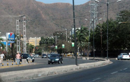 Lentamente eliminan las barricadas de la Gran Valencia