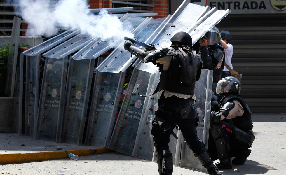 Bombas lacrimógenas en concentración de estudiantes #20M