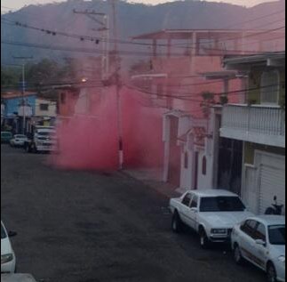 ¿Comienzan a lanzar gas lacrimógeno cocarcinógeno? (FOTO)