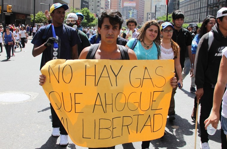 Estas fueron algunas pancartas presentes en la marcha de este 22M (Fotos)