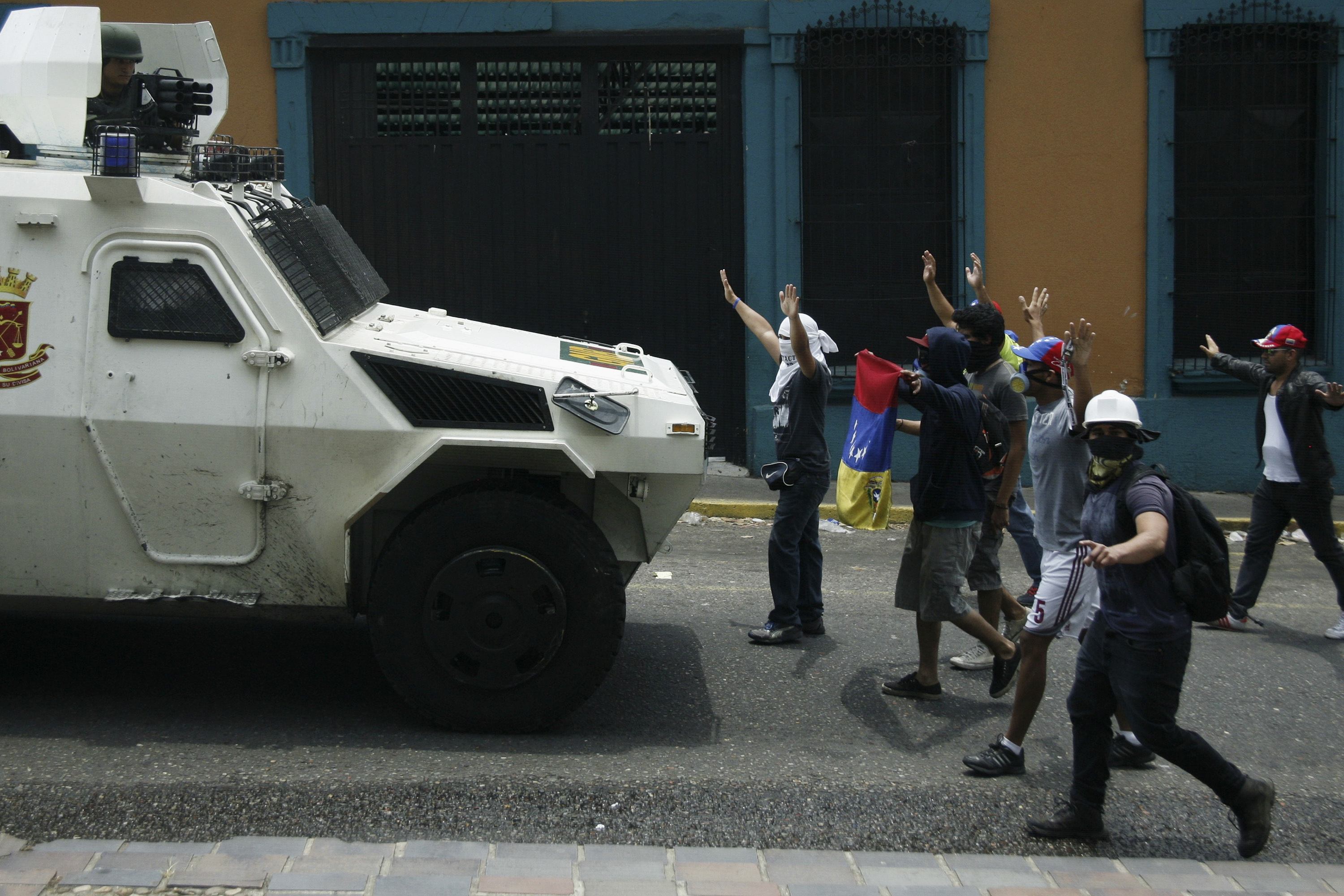 Gobierno y oposición esperan a la misión de Unasur