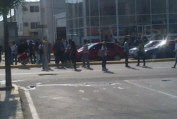 Manifestantes protestan en rectorado de la Universidad del Zulia