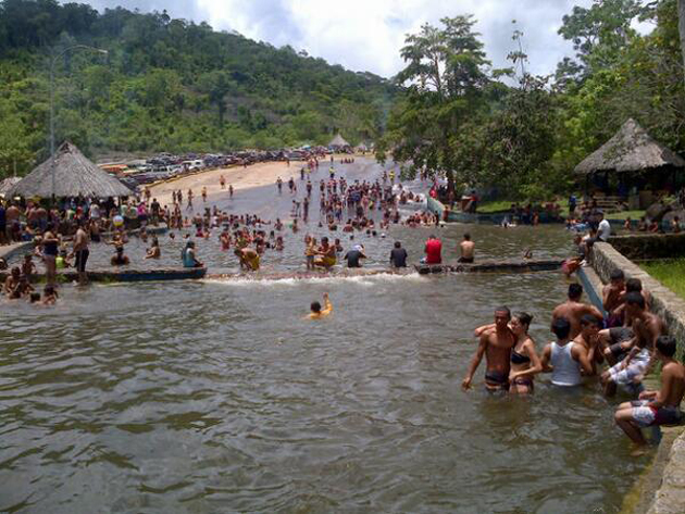 Un alto volumen de temporadistas disfrutaron del Tobogán de la Selva