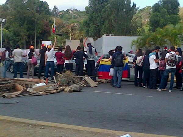 Protestan en la redoma de Terras Plaza este #2A (Fotos)