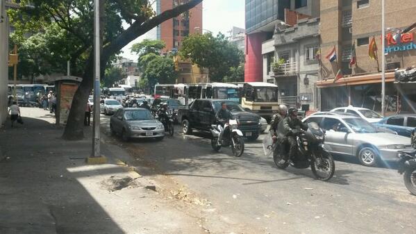 Reducen a dos canales la avenida Casanova por trabajos del Metro