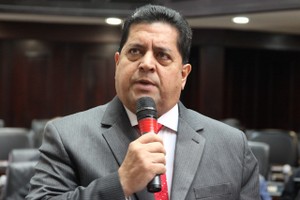 Edgar Zambrano: Ley de Amnistía puede surgir de trabajo conjunto para favores al país