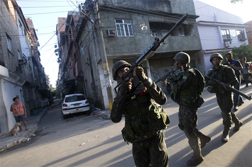 Atacan a soldados brasileños en favela