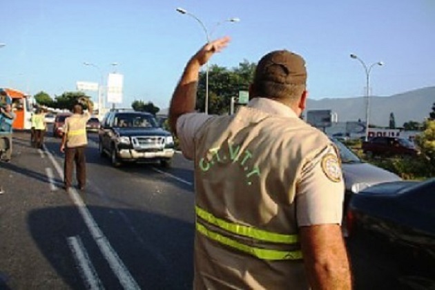 Activan tres vías de contraflujo en principales autopistas del país