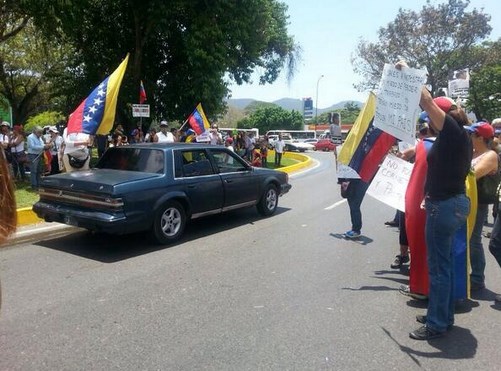 Pancartazo en la redoma de Guaparo (Fotos)