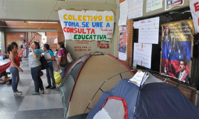 PROTESTA EN ZONA EDUCATIVA. 28 DE ABRIL DE 2014.