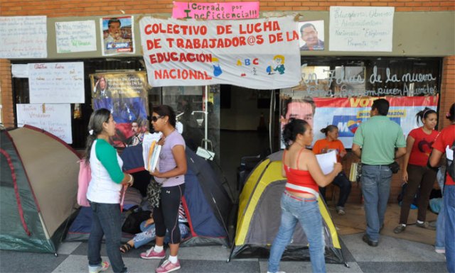 PROTESTA EN ZONA EDUCATIVA. 28 DE ABRIL DE 2014.