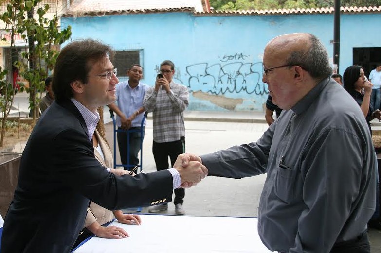 Ramón Muchacho entregó aportes económicos a organizaciones religiosas