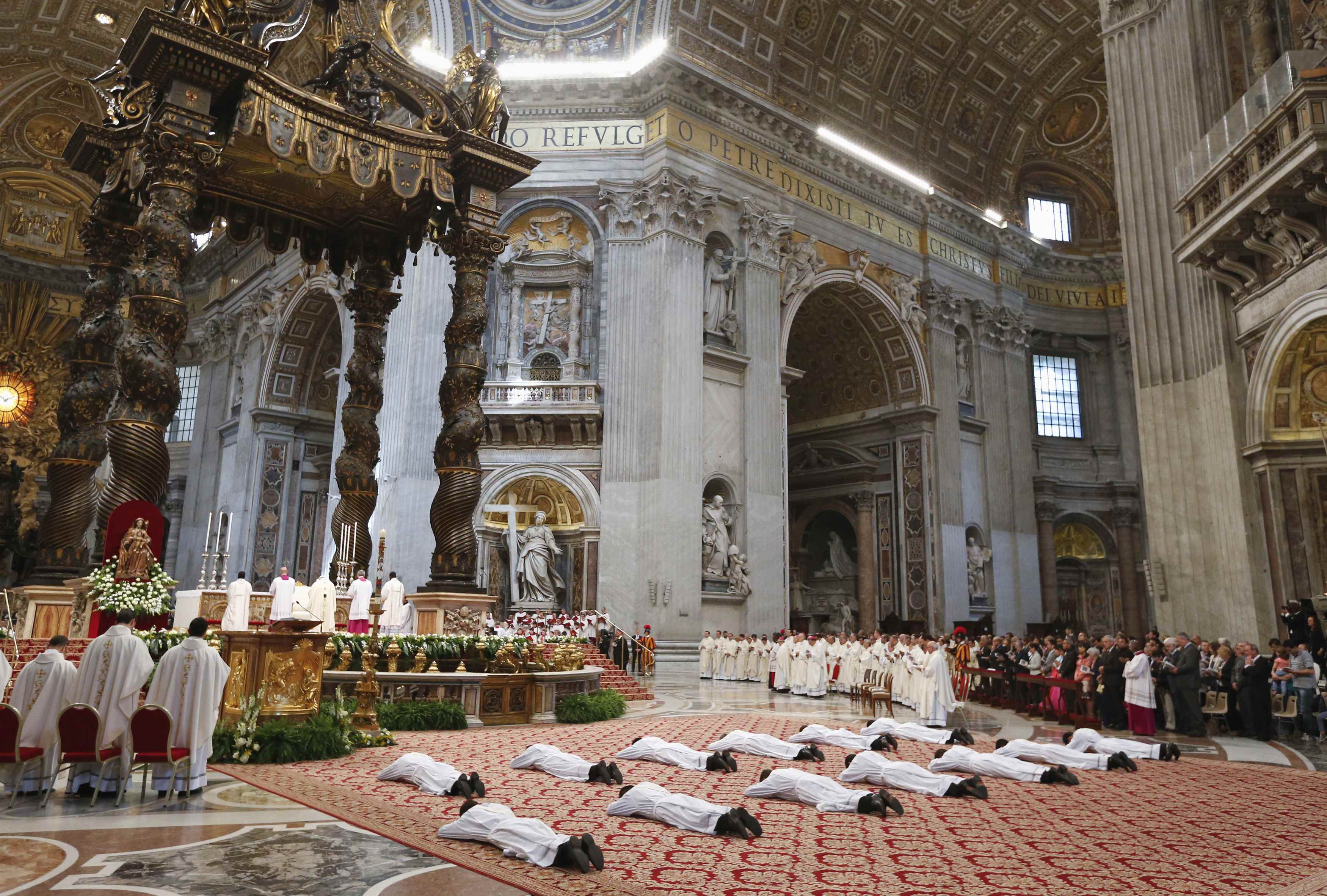 El Papa ordenó sacerdotes a 13 diáconos entre ellos un venezolano