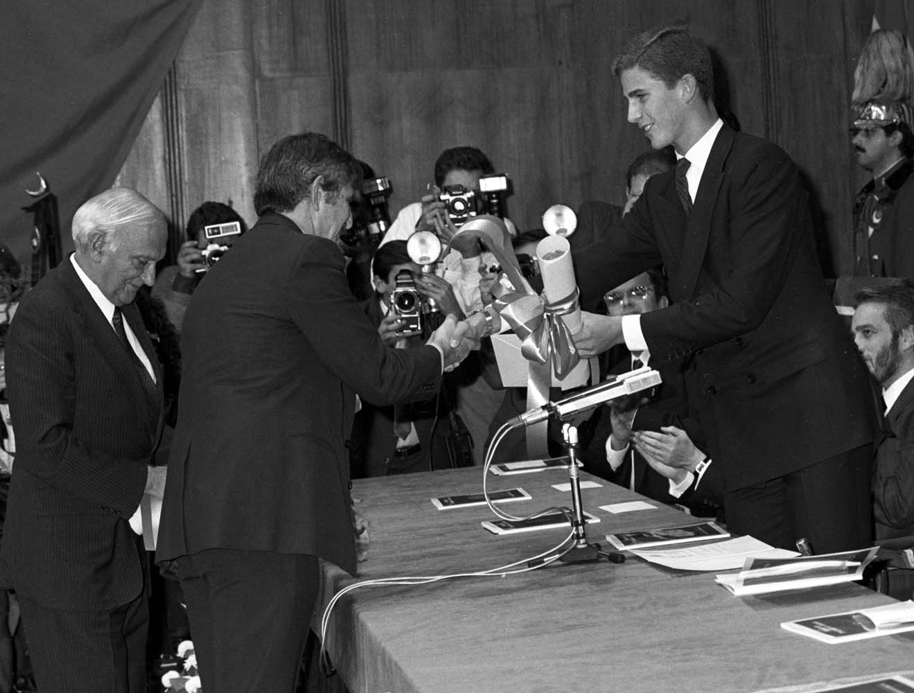 Imágenes de Jacinto Convit al recibir el premio Príncipe de Asturias (Fotos)