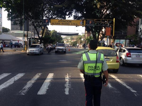 Polichacao reactiva canal de contraflujo en la avenida José Martí