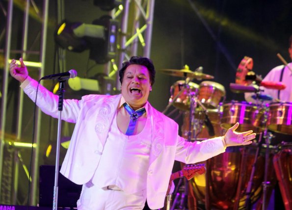 Juan Gabriel regresará a los escenarios tras su fuerte neumonía