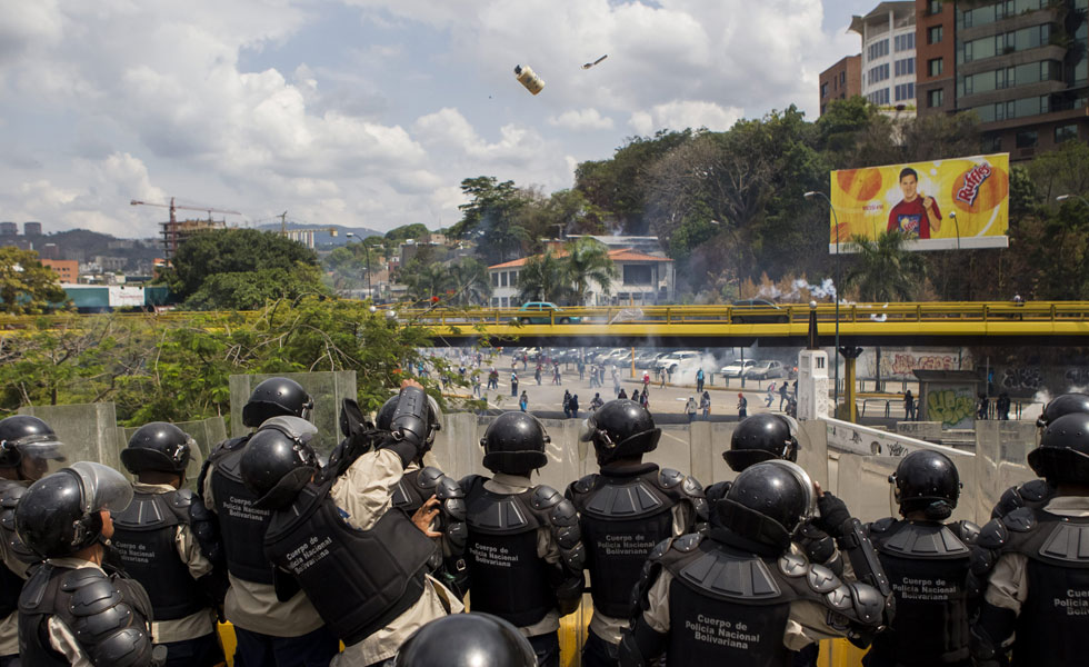 Gobierno impide marcha y estudiantes convocan a nuevas protestas