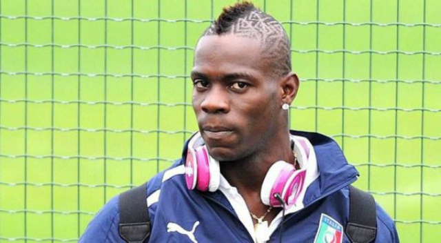 Balotelli es el jugador que recibe más insultos en redes sociales