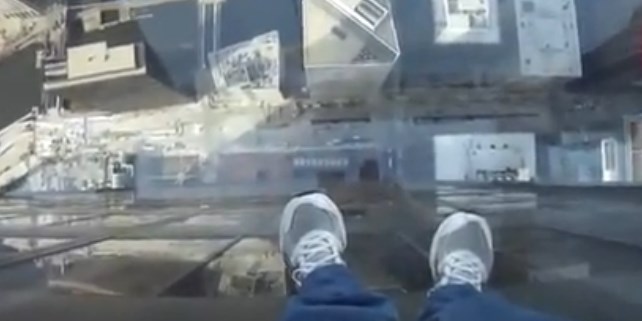 Suelo de cristal de ascensor en Chicago se quiebra en el piso 103