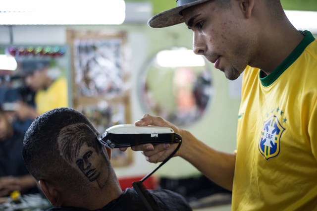 FBL-WC-2014-BRAZIL-BARBER-NEYMAR