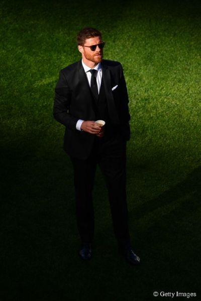 20963-xabi-alonso-muy-sexy-de-traje-en-el-498x0-2