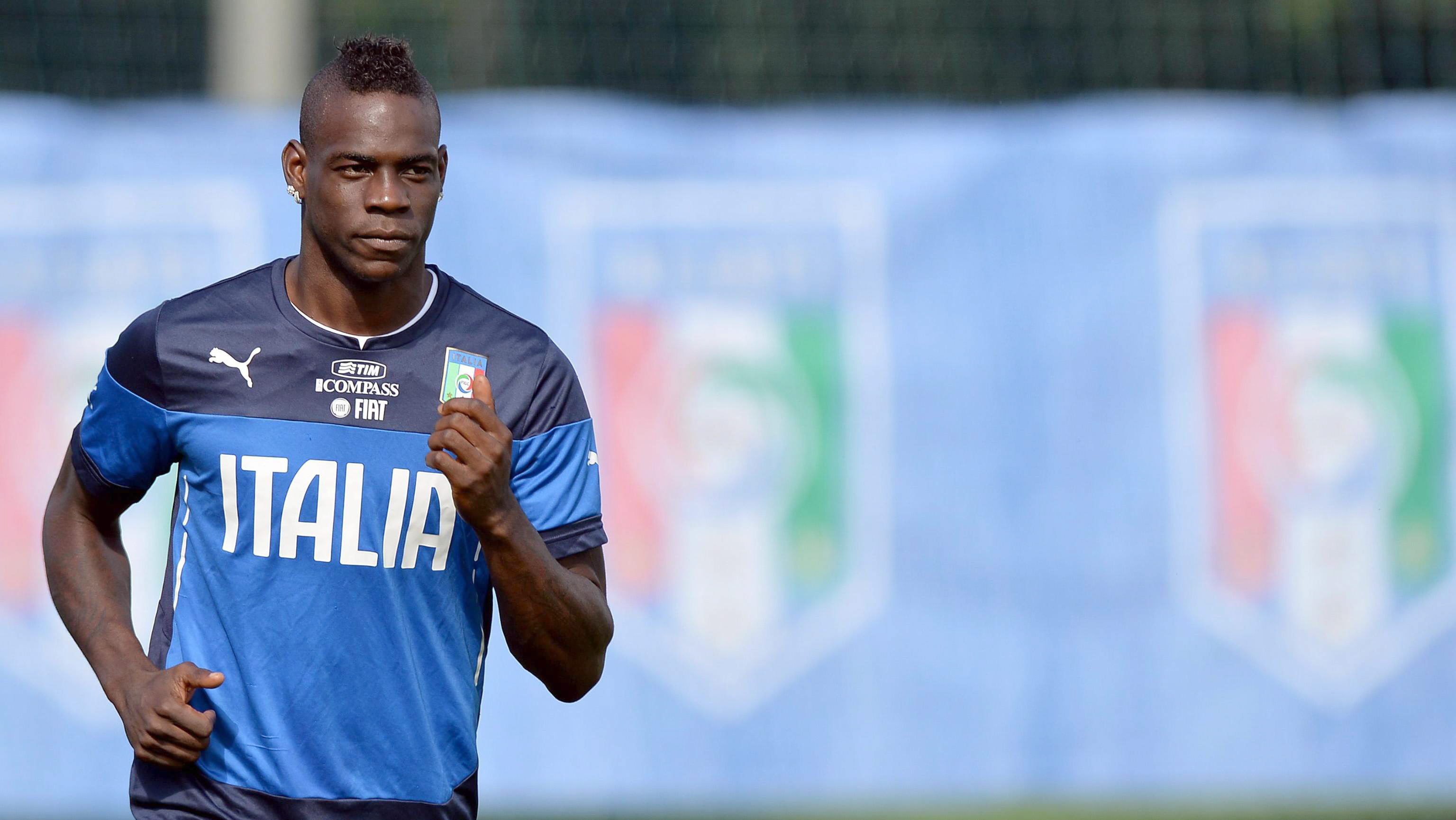 La estrella Mario Balotelli, prolonga su contrato