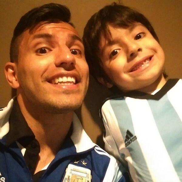 Kun Agüero, el rey de los selfies (Fotos)