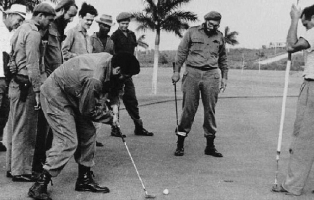 Fidel Castro y Ernesto Guevara en 1962 jugaron una propagandística partida de golf en Varadero Beach, único campo de golf que la "revolución" no destruyó