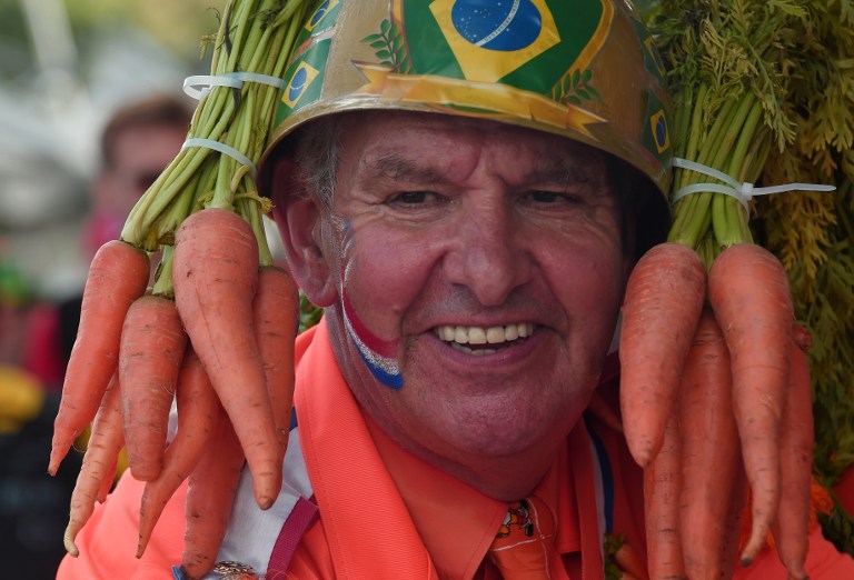 Un verdadero bochinche los coloridos hinchas holandeses del Mundial