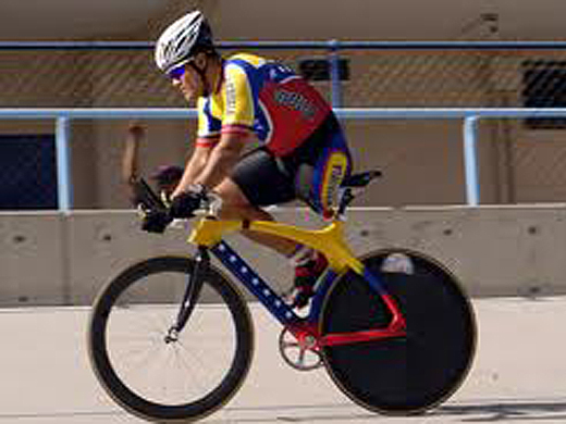 Venezolano Víctor Garrido ganó oro, plata y bronce en pruebas de pista en Francia