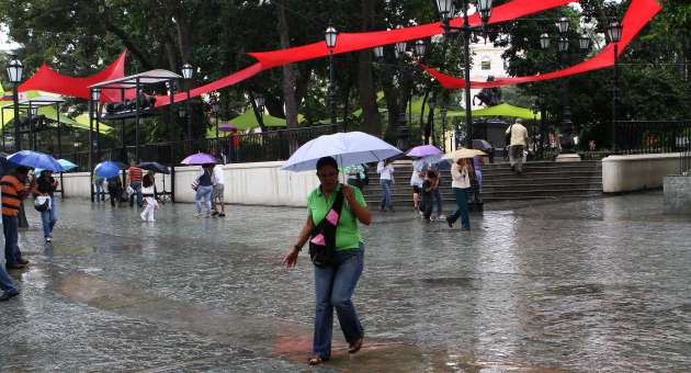 Cielos nublados y precipitaciones dispersas predominarán ente domingo en todo el país