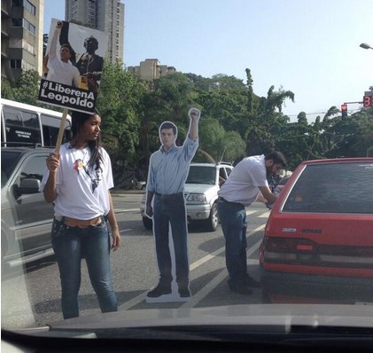 Piden liberación de Leopoldo López en la bajada de Los Naranjos (Fotos)