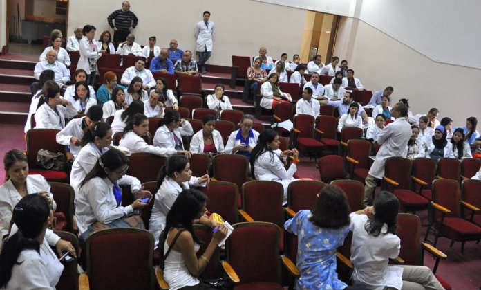 Médicos se declaran en conflicto