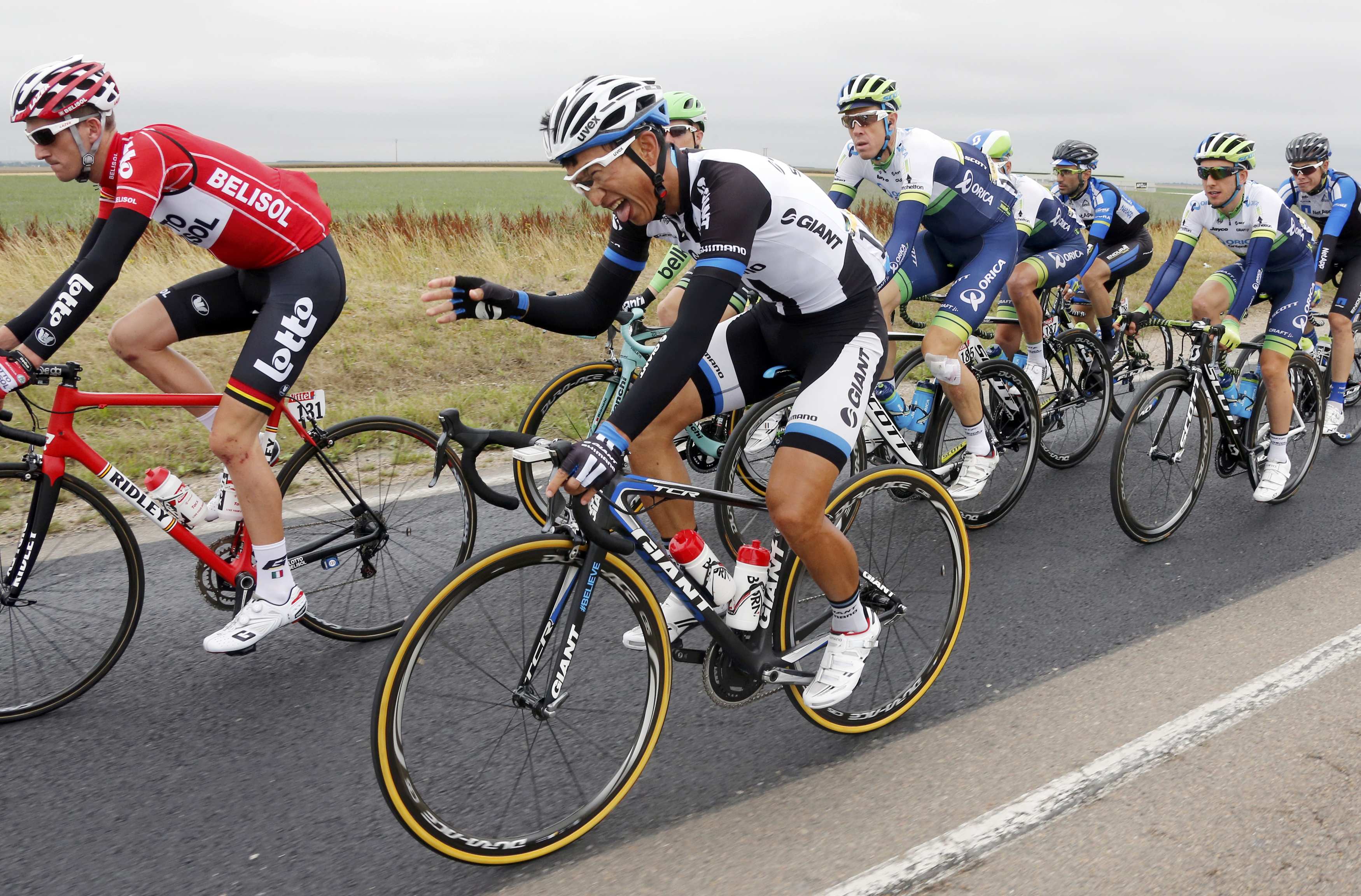 La meta del primer chino en el Tour: llegar a París de último