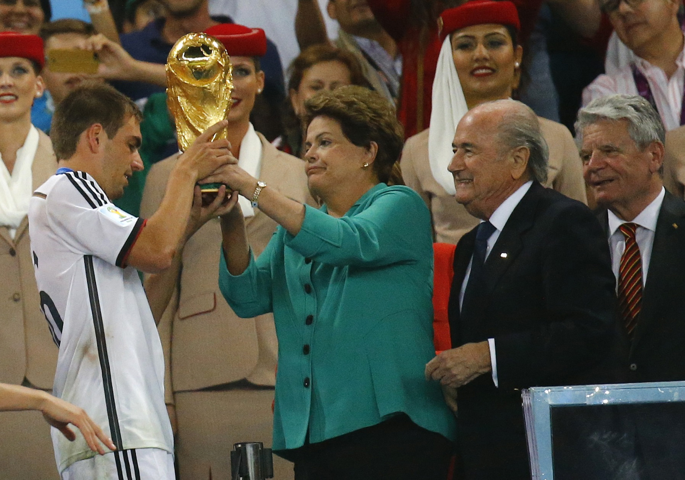 Dilma Rousseff fue pitada cuando salía en pantalla gigante en el Maracaná