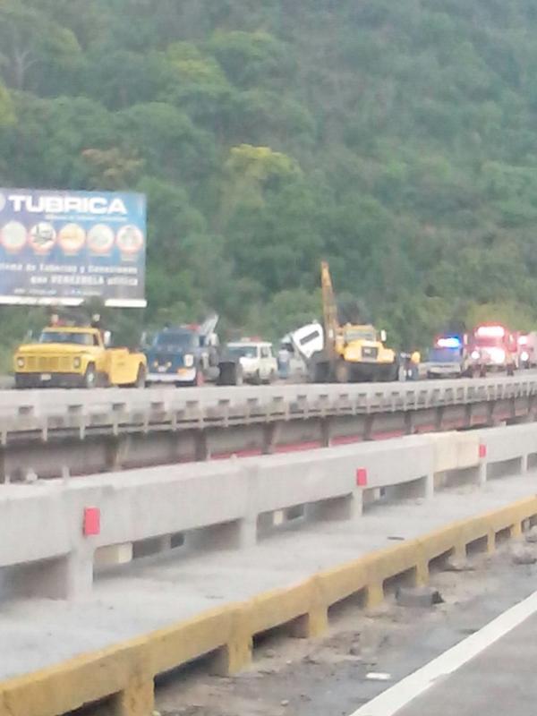 Gandola coleada en la ARC sentido Maracay – Valencia genera fuerte retraso (Foto)