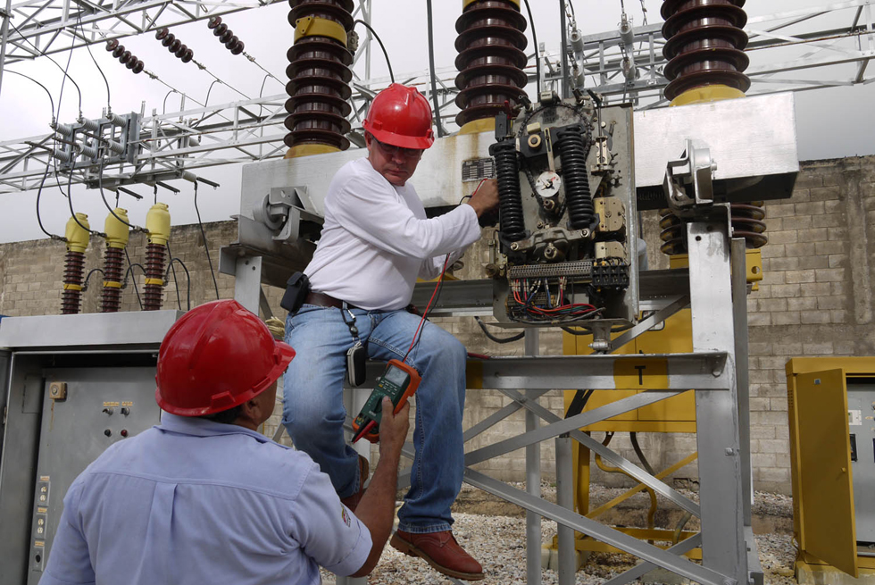 Corpoelec atiende falla eléctrica en Táchira