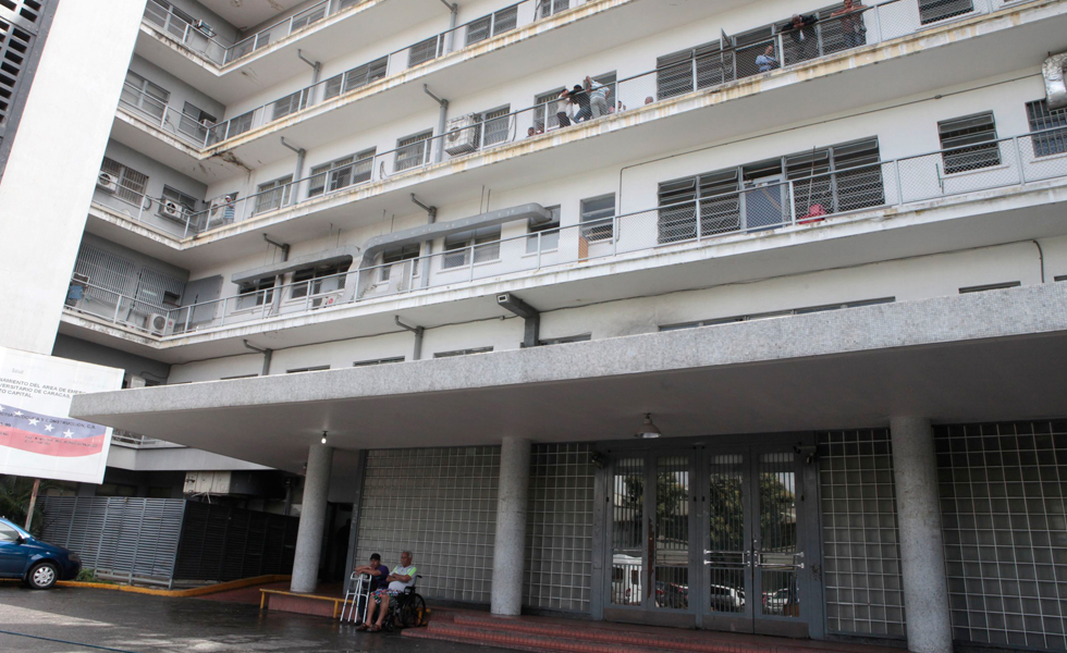 Trabajadores exigen cambio de directiva en el Hospital Clínico Universitario