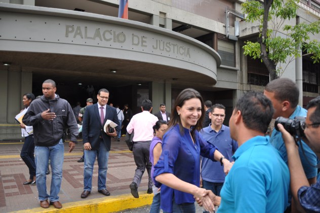 MARIA CORINA MACHADO EN EL PALACIO DE JUSTICIA 14,07,14 (2)