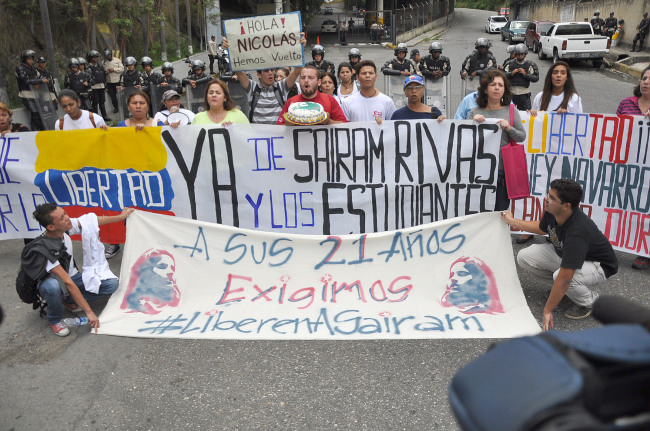 Exigen a Maduro libertad de estudiantes presos