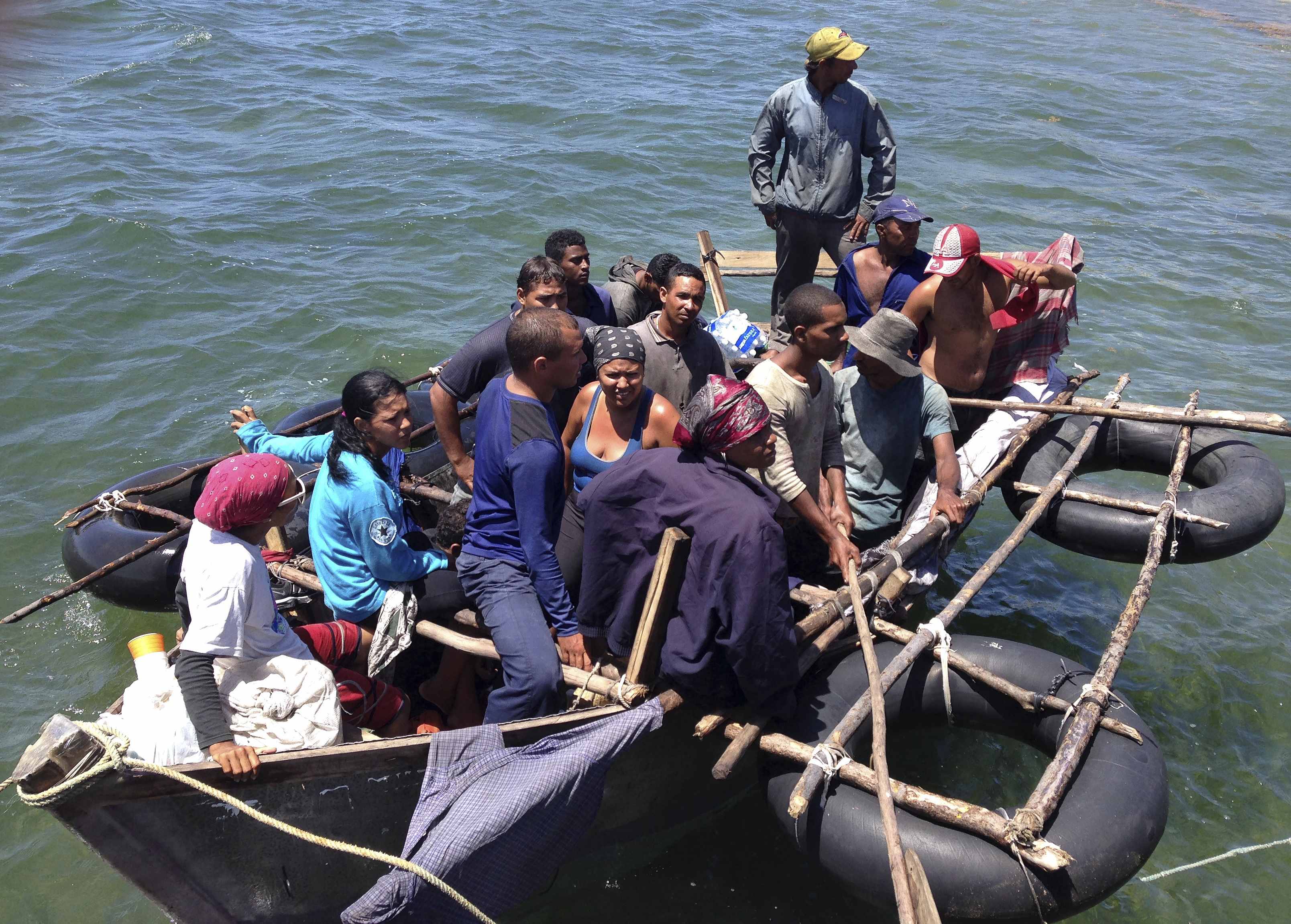 Así son los barcos que usan los cubanos para huir de la isla comunista (Fotos)