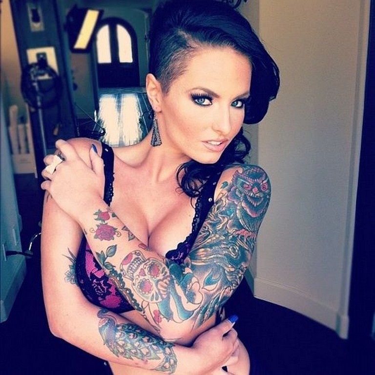 La belleza de Christy Mack, actriz porno golpeada salvajemente por su ex novio luchador (FOTOS)