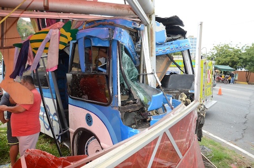 Accidente en la Caracas-La Guaira deja 16 heridos