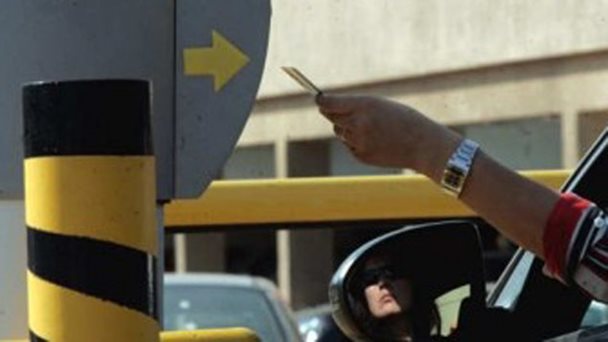 Dueños de estacionamientos siguen esperando aumento